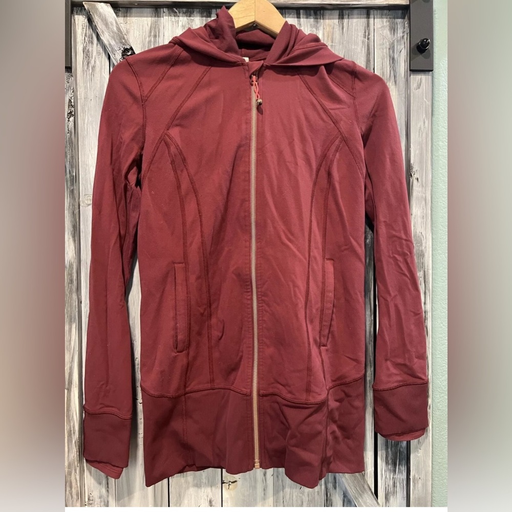 Lululemon Women’s Hoodie in Women’s Size 4 (Burgundy)